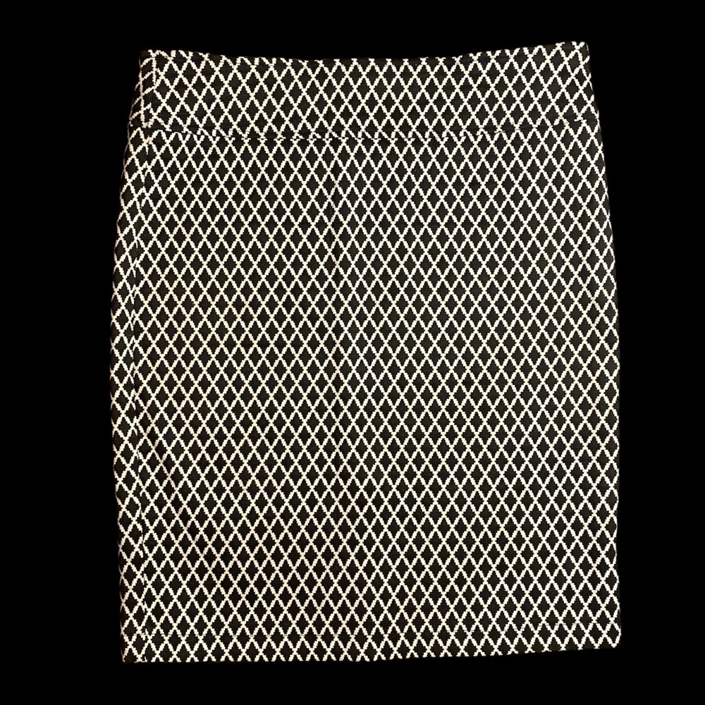 SOHO Apparel Black White Pencil Skirt - Sz Large - Thick - Discounted Shipping!